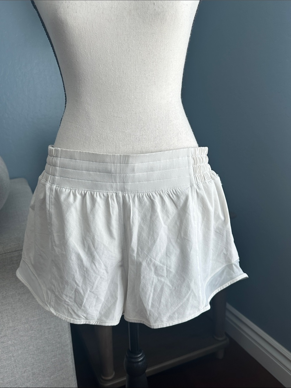 lululemon Hotty Hot HR Short 2.5” *Lined color
Bone